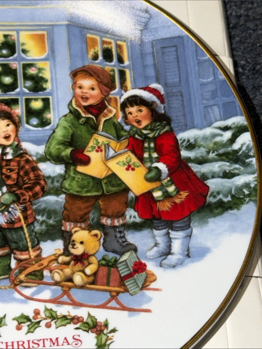 Avon Christmas 1991 Decorative Plate — 22k gold rim.